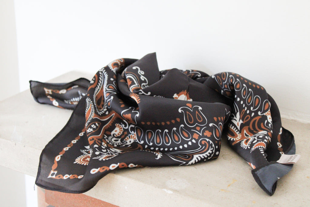 Foulard noir et marron