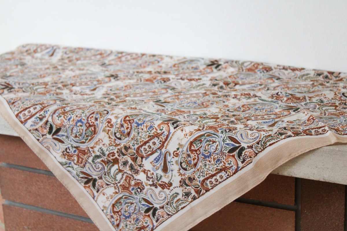 Foulard fleuri marron et beige