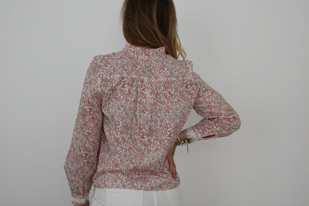 Blouse fleurie avec dentelles