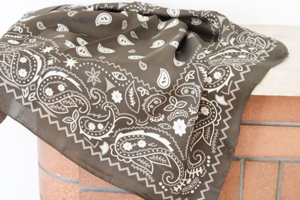 Foulard kaki