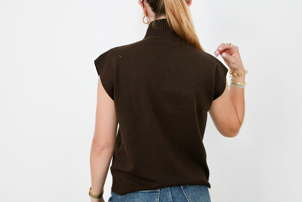 Pull sans manches col roulé marron