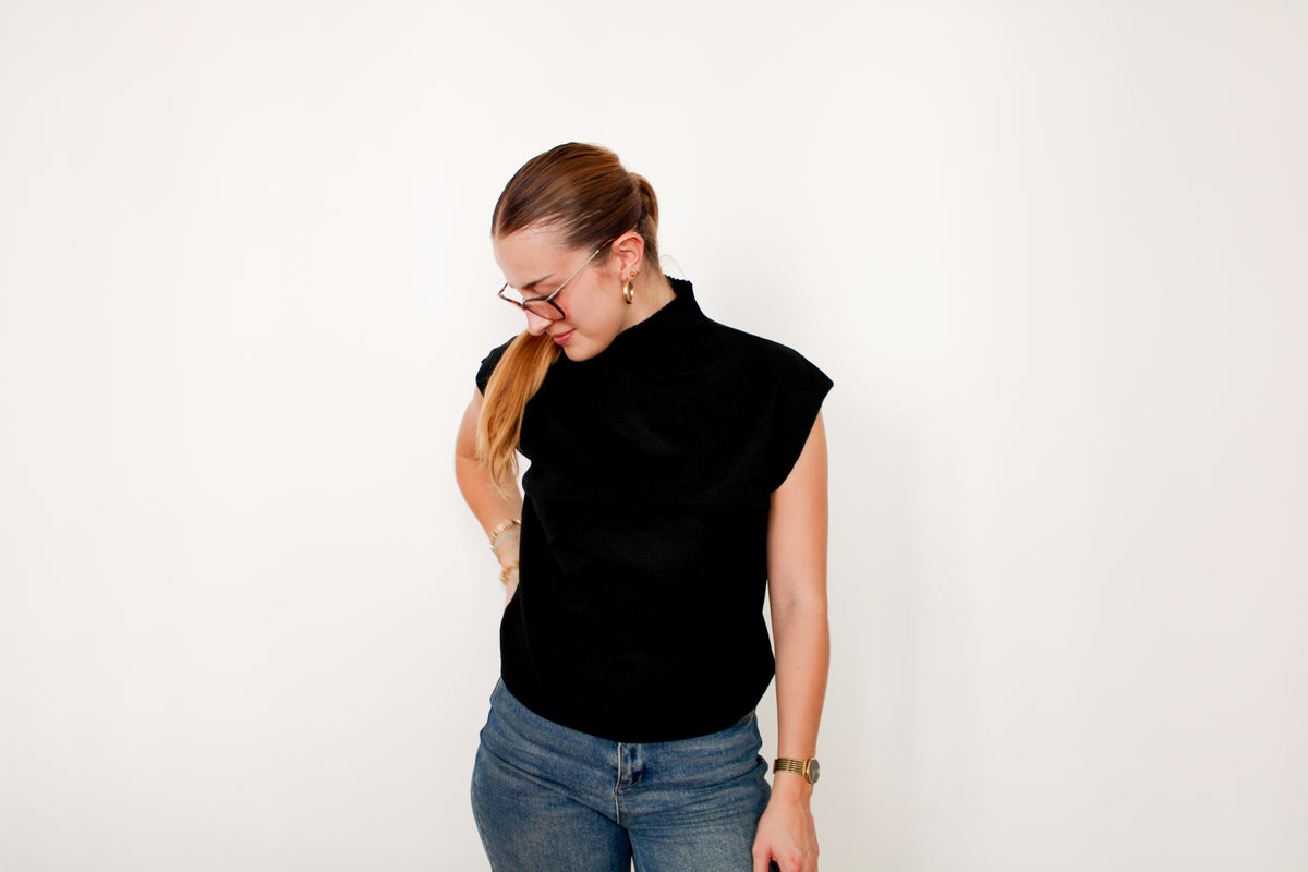 Pull sans manches col roulé noir