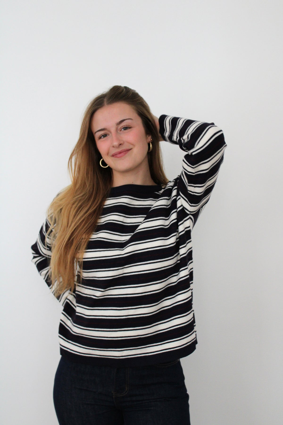 Pull rayé bleu marine