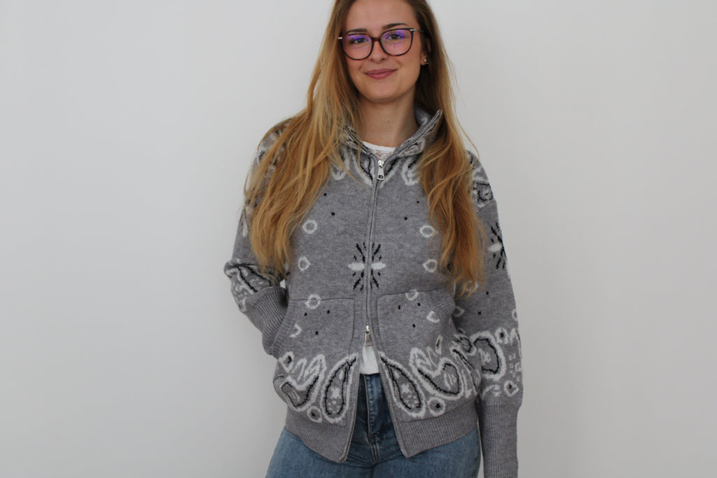 Sweat gris à motifs