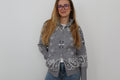 Sweat gris à motifs