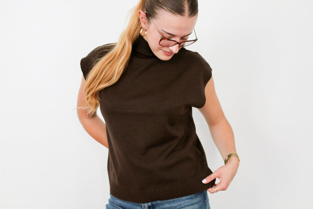 Pull sans manches col roulé marron