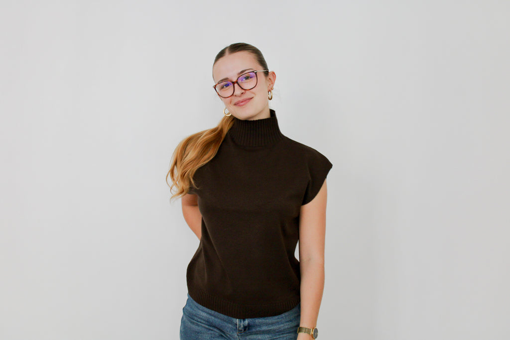 Pull sans manches col roulé marron