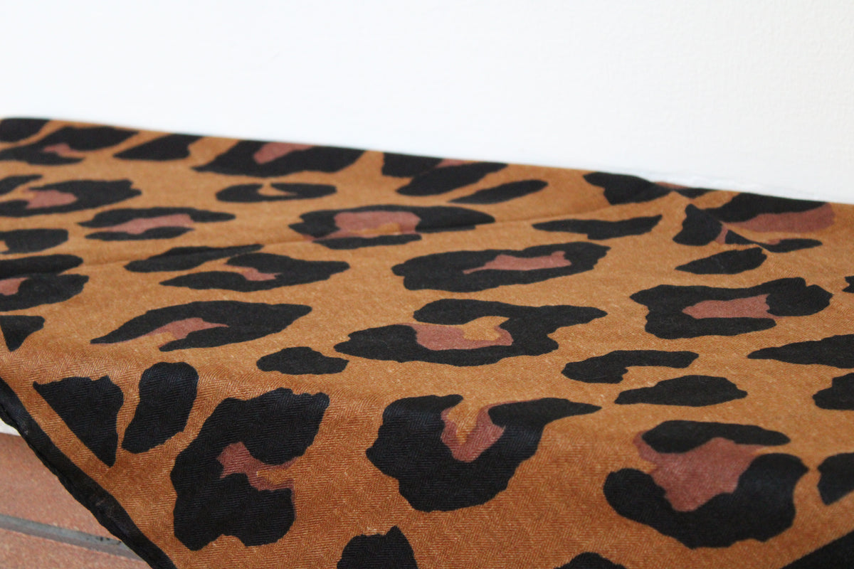 Foulard léopard camel