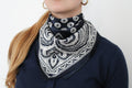 Foulard bleu marine et blanc