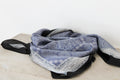Foulard bleu clair et noir
