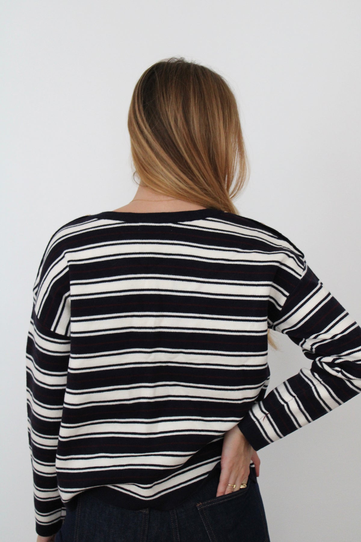 Pull rayé bleu marine