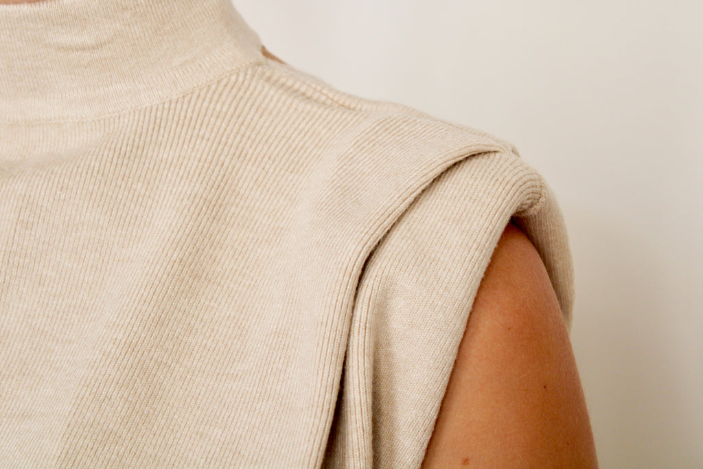 Pull épaulettes sans manches beige