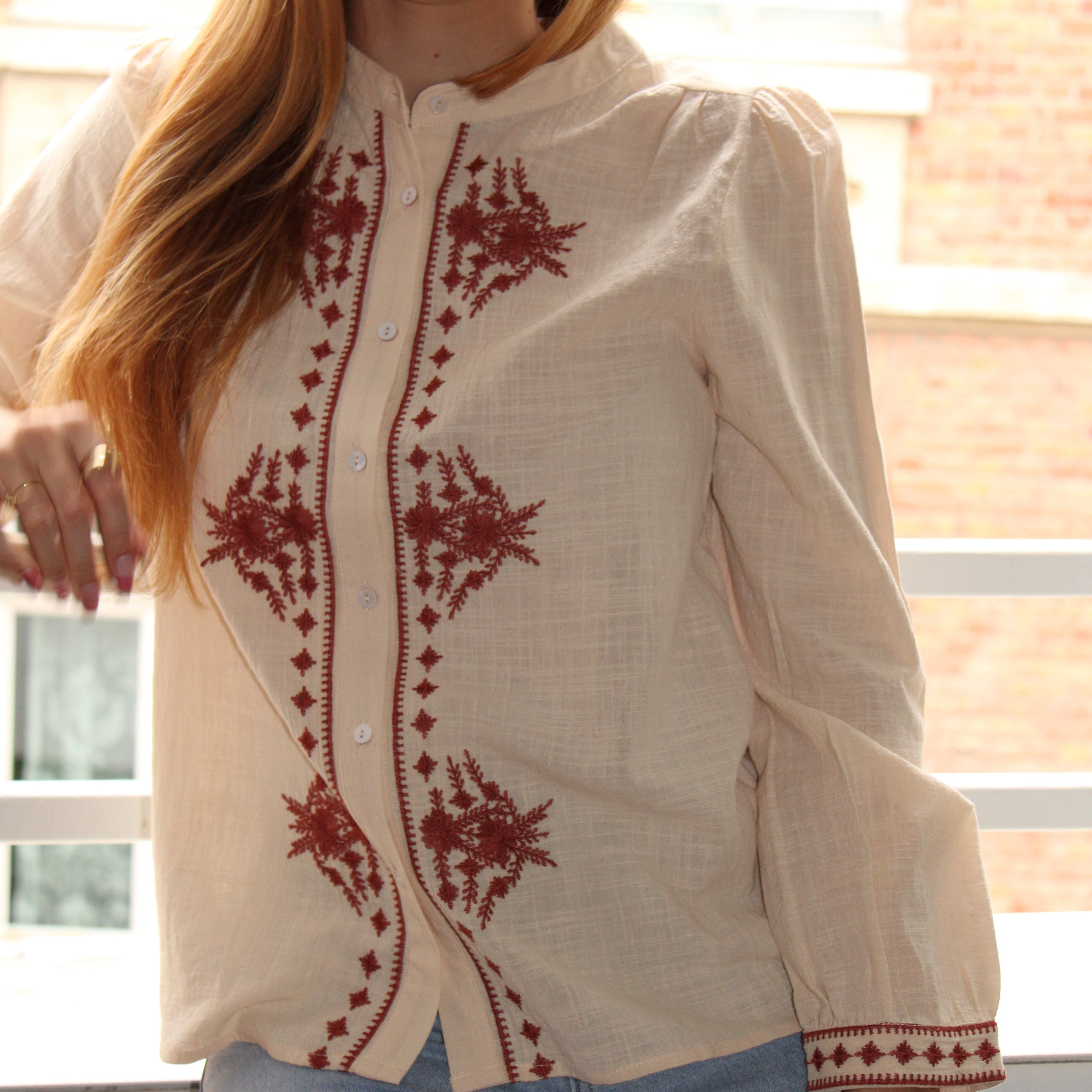 Chemise beige à motifs