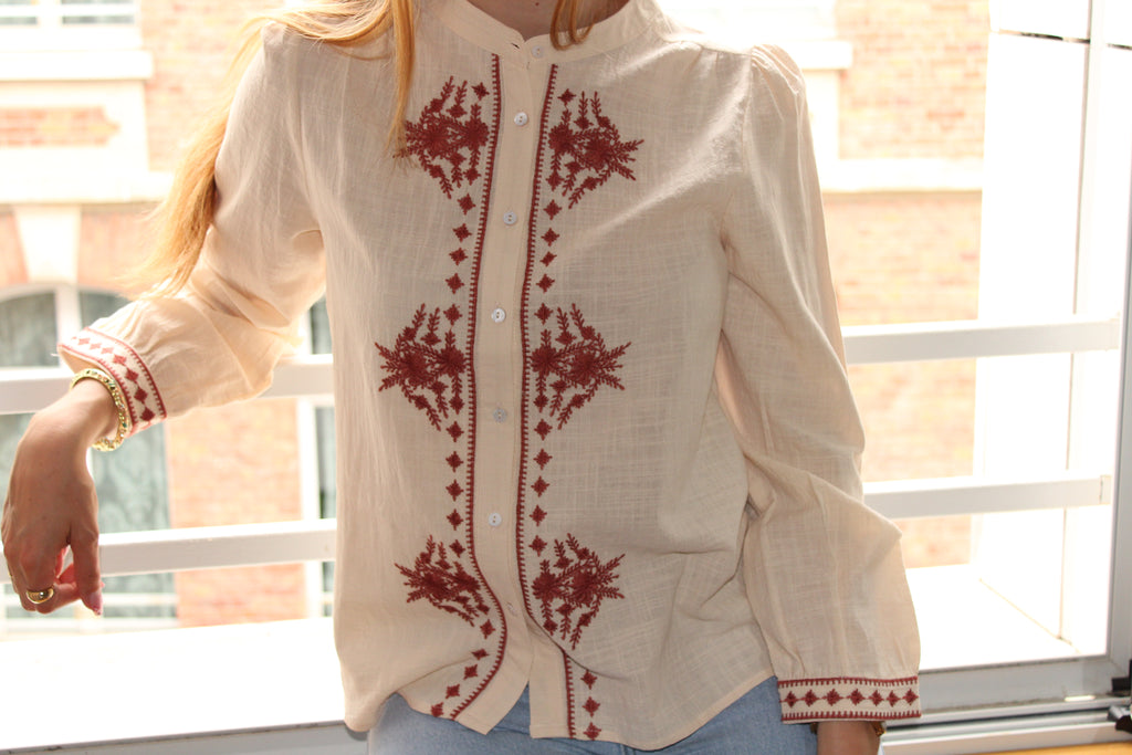 Chemise beige à motifs