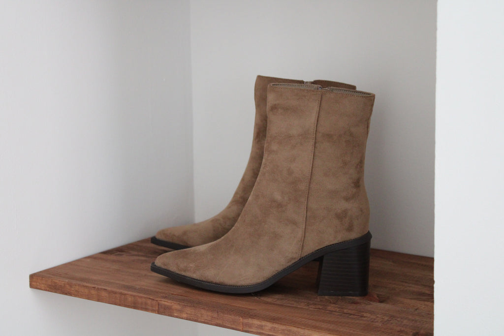 Bottines à talon taupe