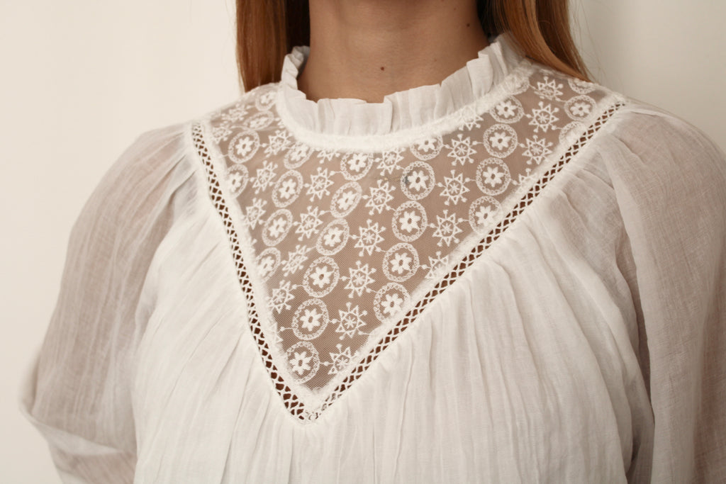Blouse dentelle blanche