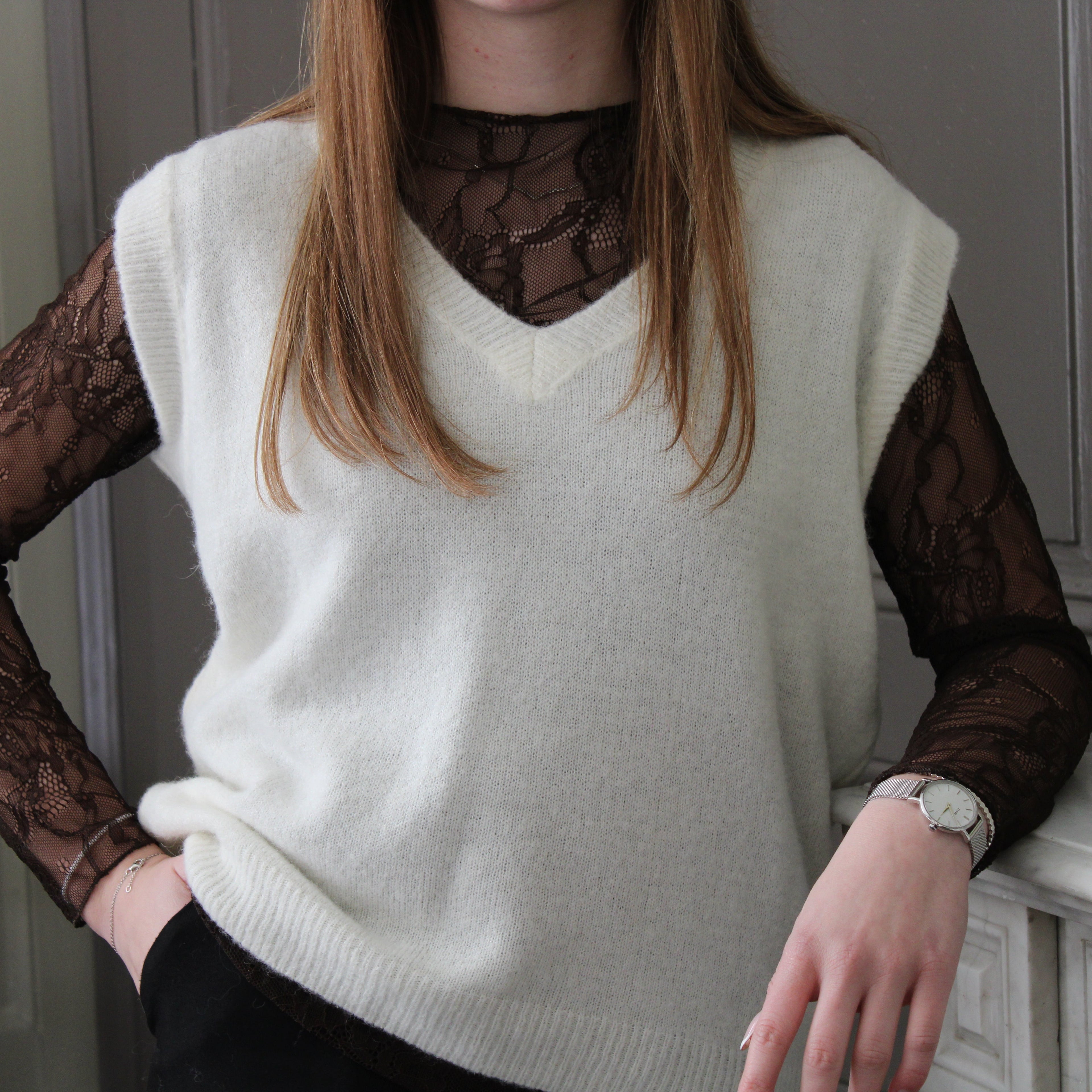 Pull sans manches col v
