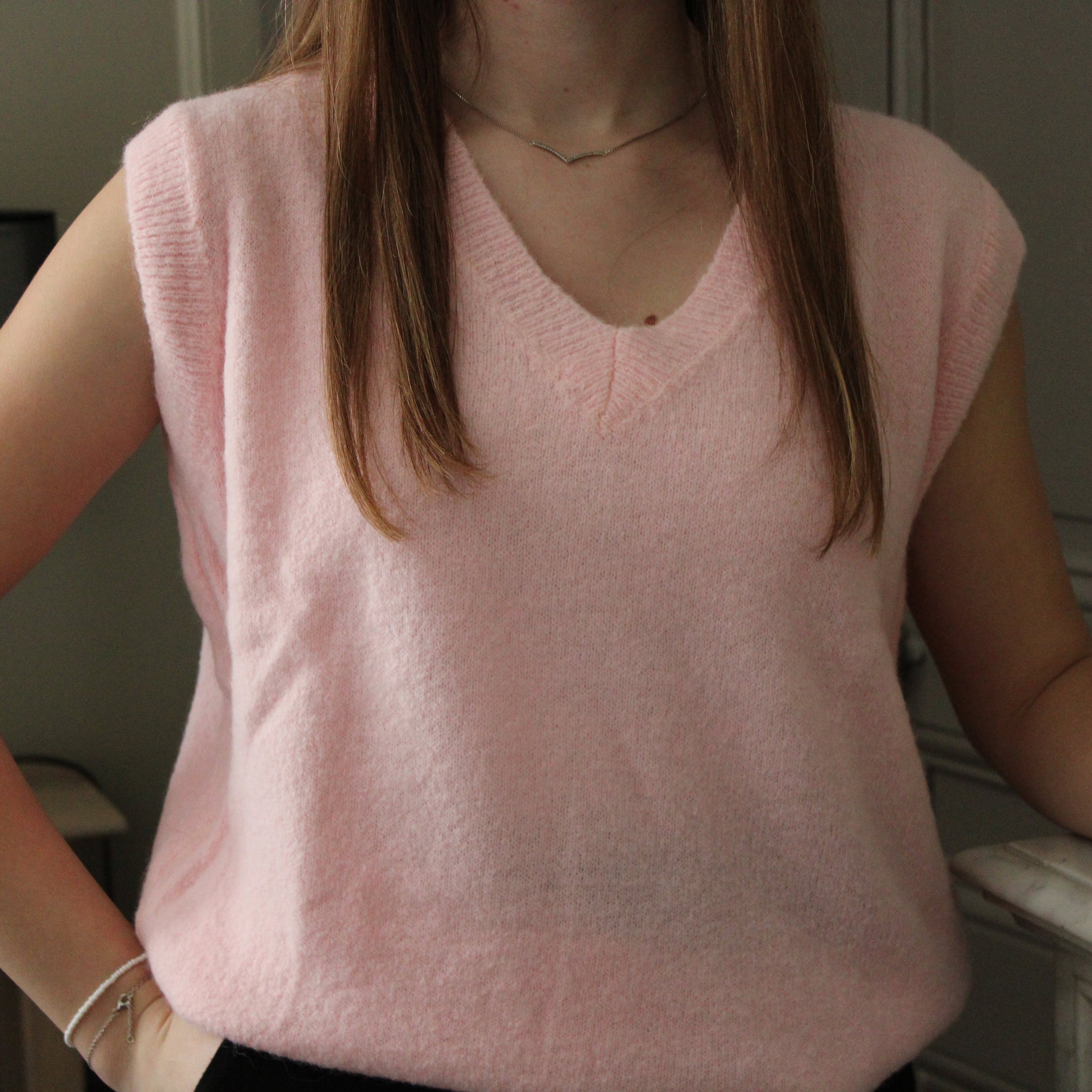 Pull sans manches col v