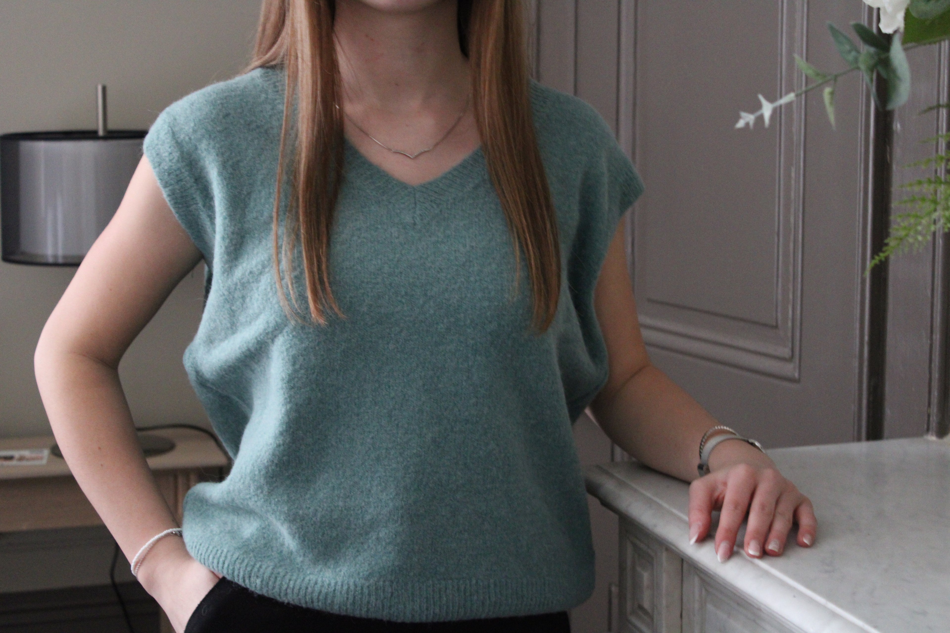 Pull sans manches col v