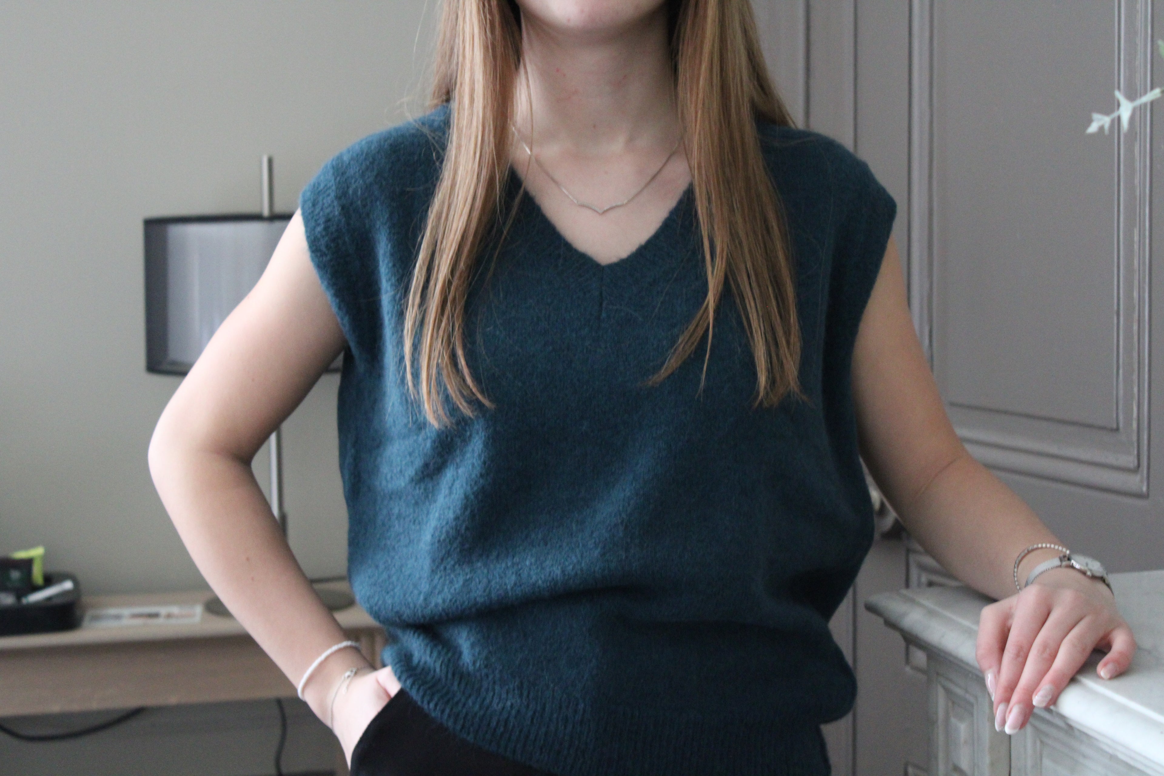 Pull sans manches col v