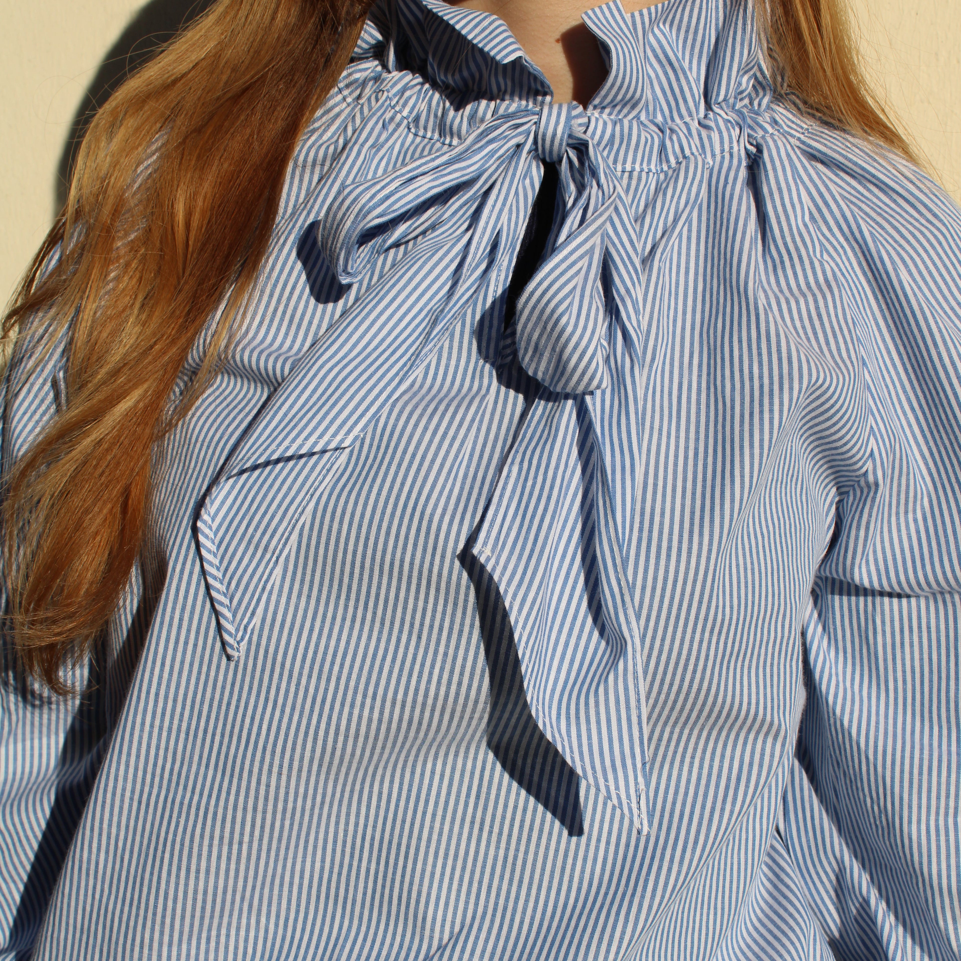 Chemise rayée noeud cravate