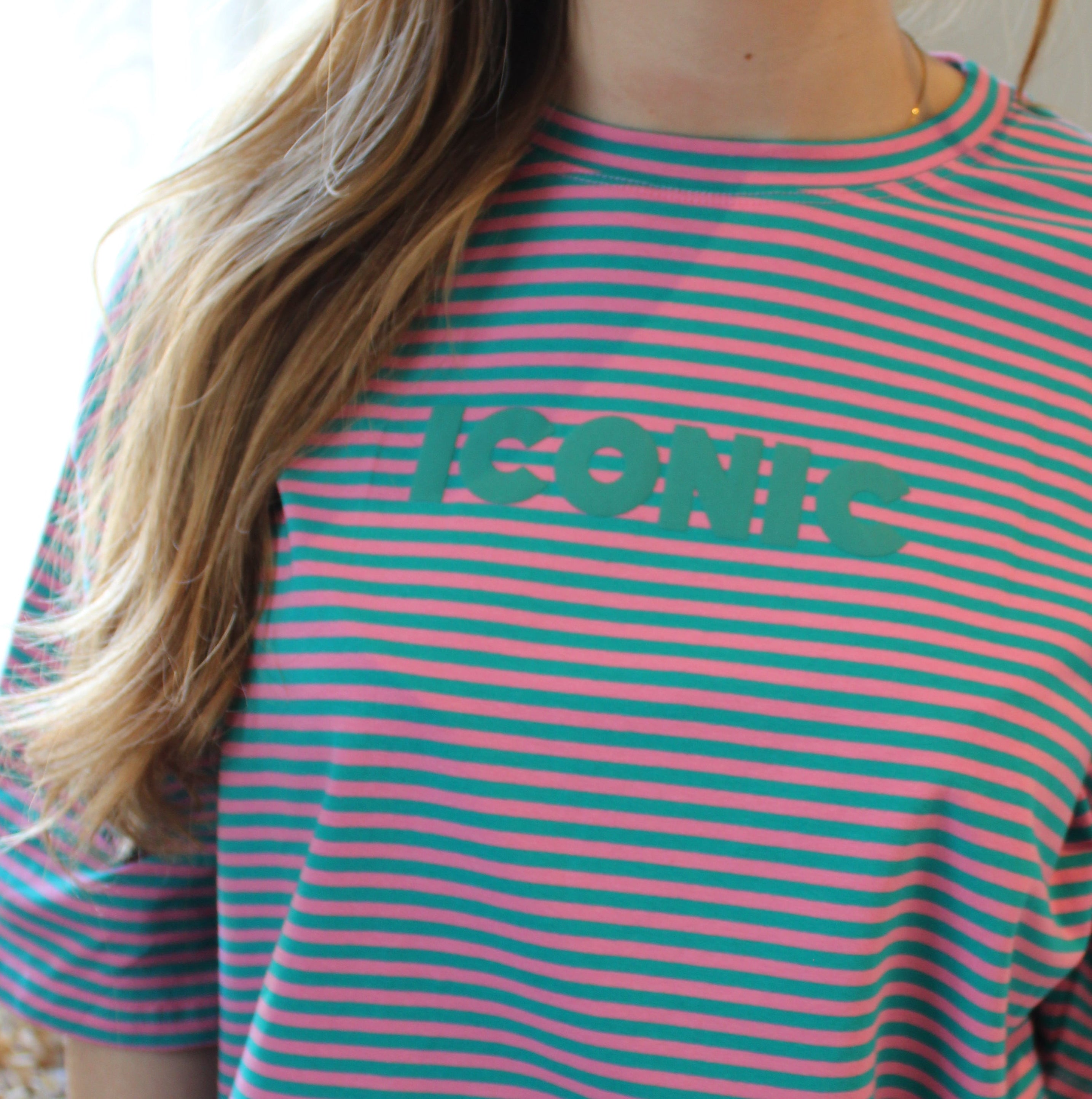 T-shirt ICONIC - Vert et rose à rayures