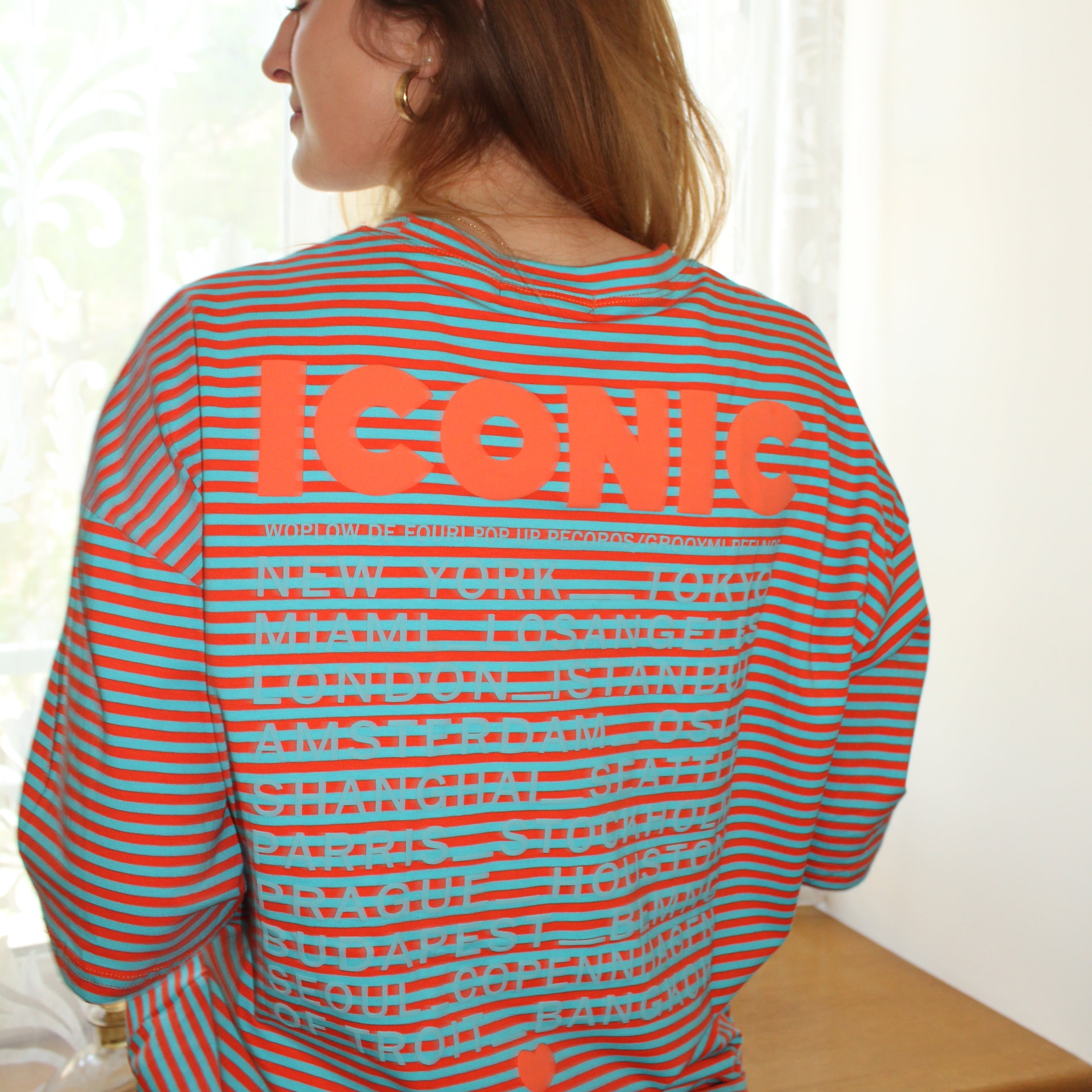 T-shirt ICONIC - Orange et bleu à rayures