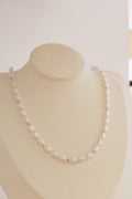 Collier à perles blanches